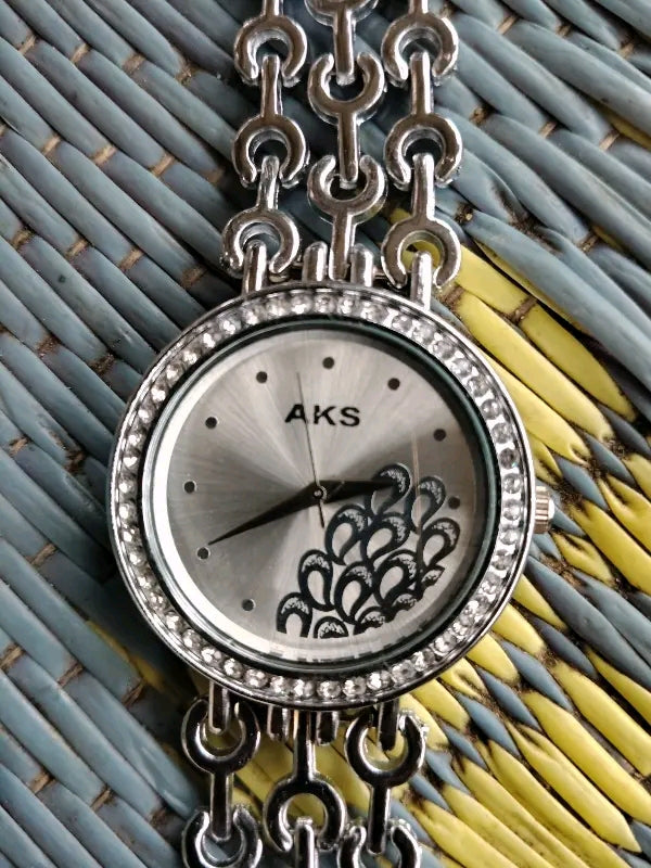 Standard Quality Metal Diamond Watches For Girls and Women