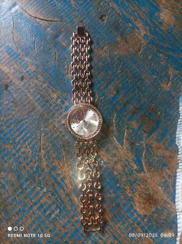 Standard Quality Metal Diamond Watches For Girls and Women