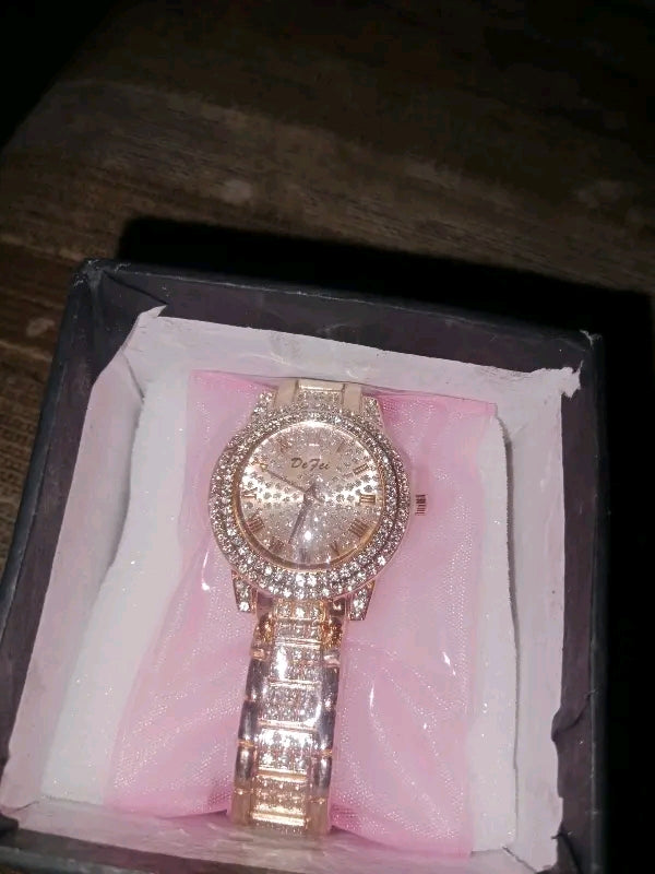 Latest shiny Cristal diamond premium quality analog watch