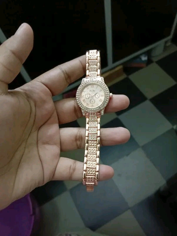 Latest shiny Cristal diamond premium quality analog watch