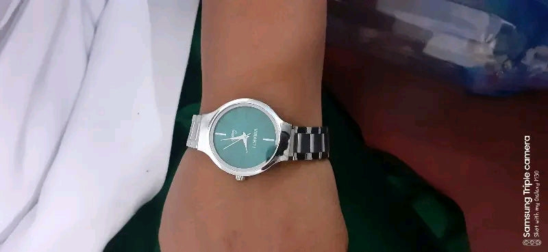 Unique round dail high quality stainless steel chain watches for girls and women